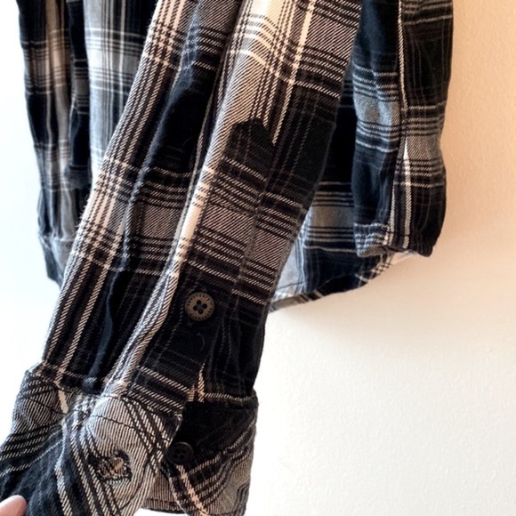 Sanctuary Delaney Cold Shoulder Plaid Flannel - Picture 9 of 11